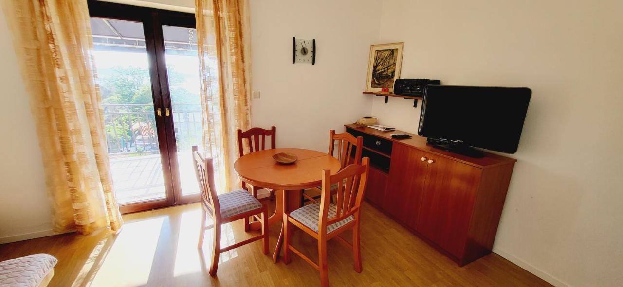 Apartments Italo By El-Pi Tours Njivice Exterior foto